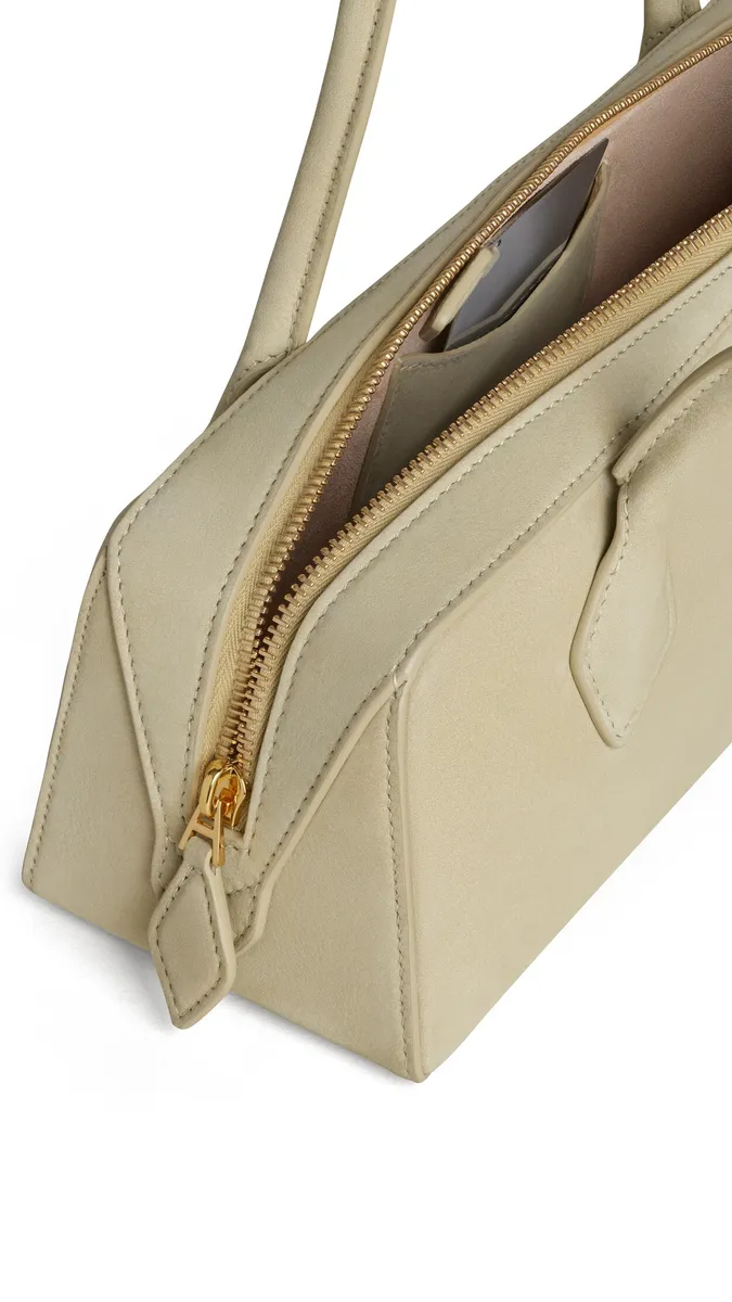 Alaïa Le Teckel Medium Bag In Nubuck | Thumbnail 3