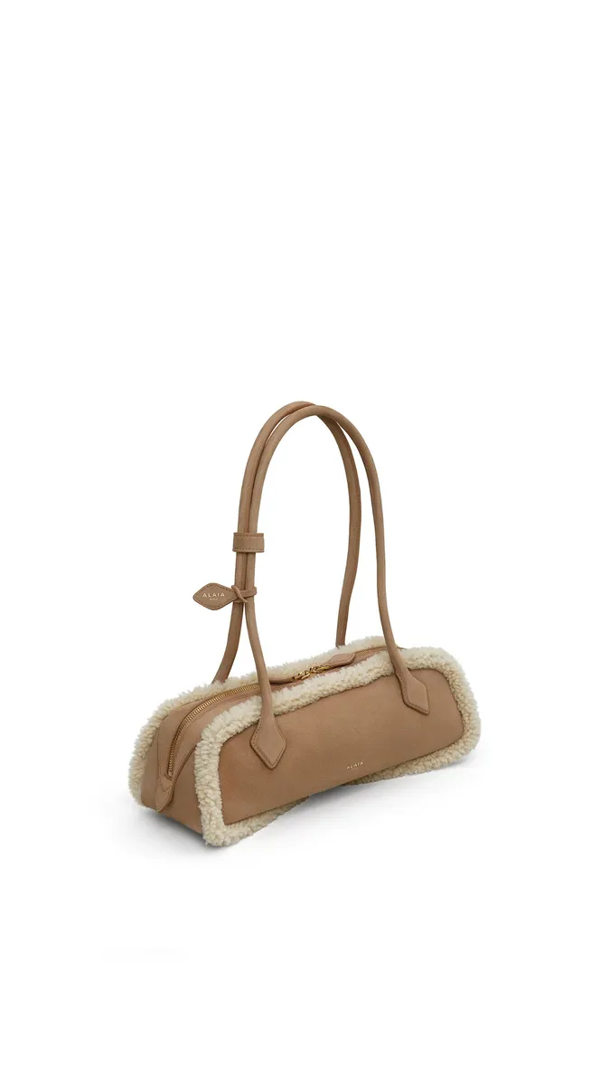 Alaïa Le Teckel Medium Bag In Merino Shearling | Thumbnail 2 Alaïa Le Teckel Medium Bag In Merino Shearling | Thumbnail 2