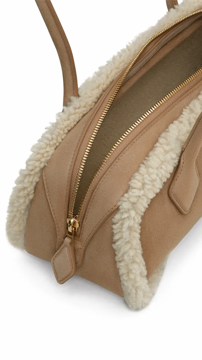 Alaïa Le Teckel Medium Bag In Merino Shearling | Thumbnail 3 Alaïa Le Teckel Medium Bag In Merino Shearling | Thumbnail 3