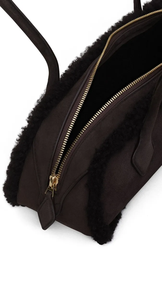 Alaïa Le Teckel Medium Bag In Merino Shearling | Thumbnail 3 Alaïa Le Teckel Medium Bag In Merino Shearling | Thumbnail 3