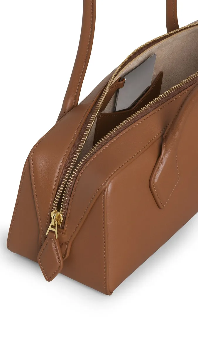 Alaïa Le Teckel Medium Bag In Calfskin | Thumbnail 3