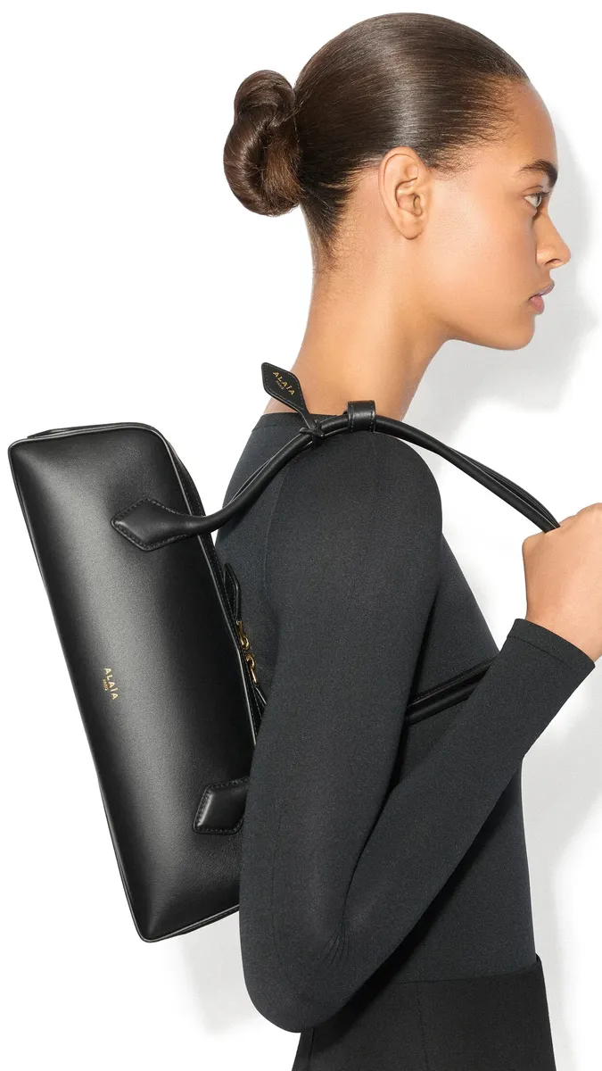 Alaïa Le Teckel Medium Bag In Calfskin | Thumbnail 4 Alaïa Le Teckel Medium Bag In Calfskin | Thumbnail 4