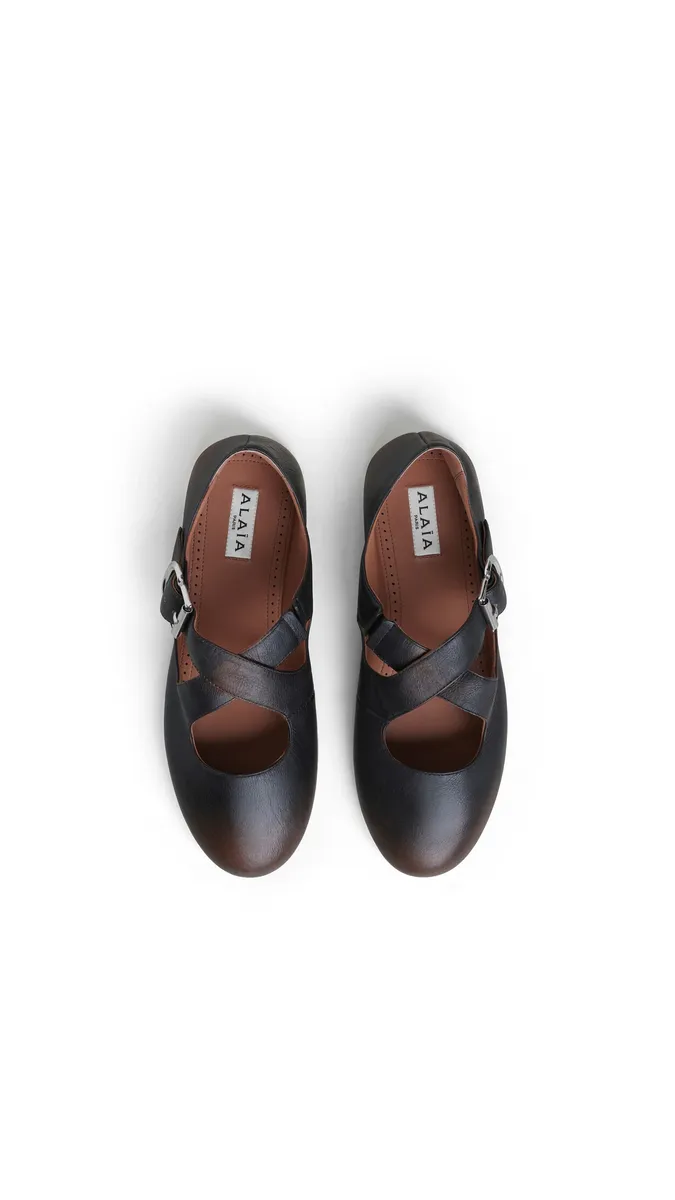 Alaïa Criss Cross Ballet Flats In Aged Leather | Thumbnail 4