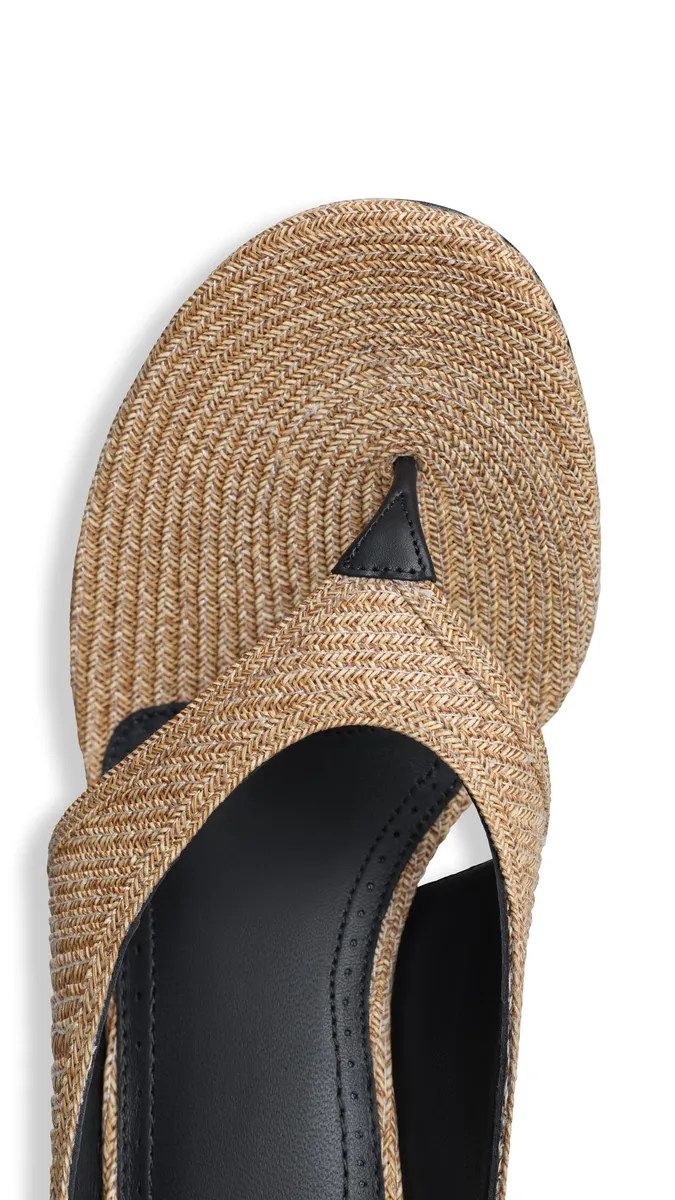 Alaïa Cube Thong Mules In Paper Straw | Thumbnail 4 Alaïa Cube Thong Mules In Paper Straw | Thumbnail 4