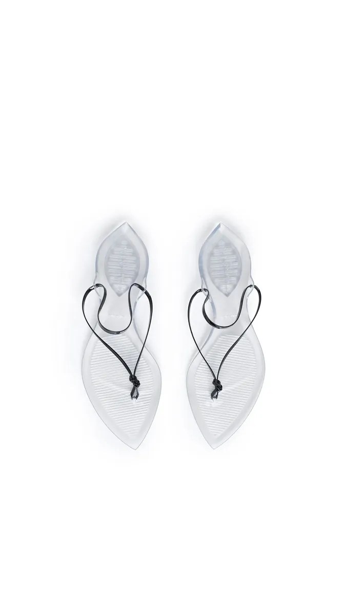 Alaïa Invisible Thong In Patent Leather | Thumbnail 4