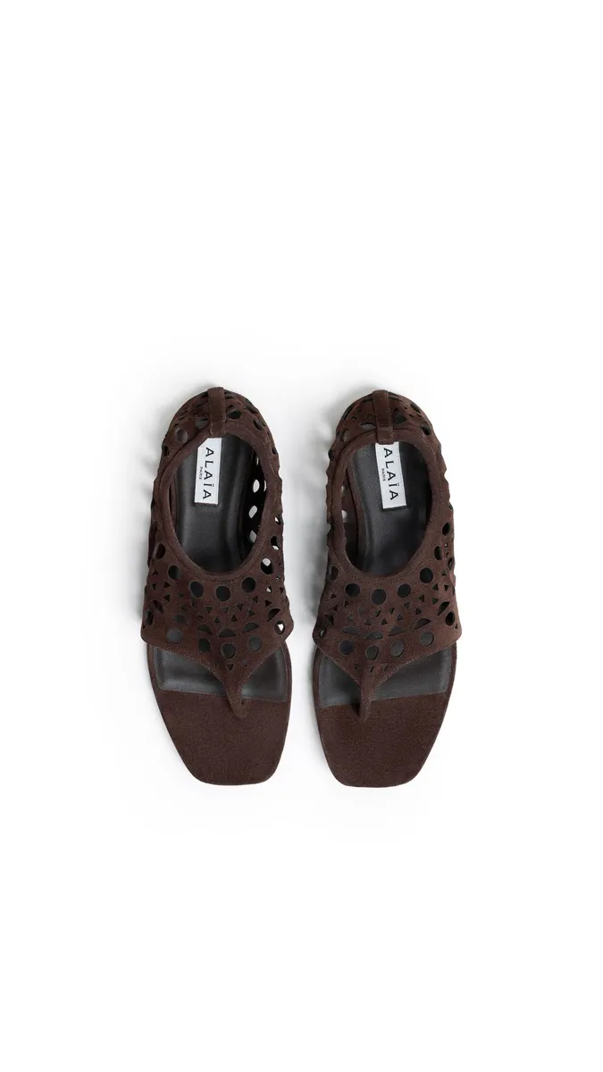 Alaïa Vienne Thong Sandals In Velvet Calfskin | Thumbnail 4 Alaïa Vienne Thong Sandals In Velvet Calfskin | Thumbnail 4