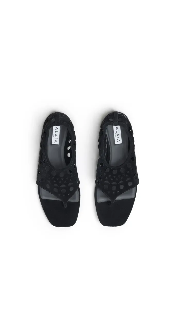 Alaïa Vienne Thong Sandals In Velvet Calfskin | Thumbnail 4 Alaïa Vienne Thong Sandals In Velvet Calfskin | Thumbnail 4