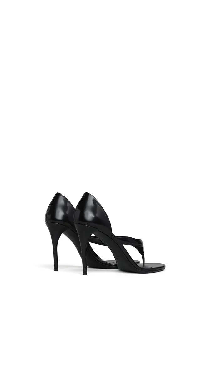 Alaïa Infradito Sandals In Patent Calfskin | Thumbnail 3 Alaïa Infradito Sandals In Patent Calfskin | Thumbnail 3