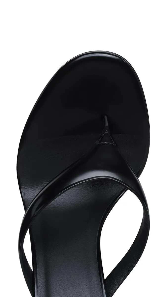 Alaïa Infradito Sandals In Patent Calfskin | Thumbnail 4 Alaïa Infradito Sandals In Patent Calfskin | Thumbnail 4