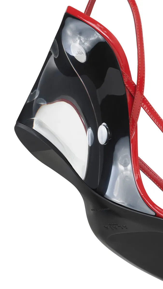 Alaïa Invisible Thong Sandals In Patent Calfskin | Thumbnail 4 Alaïa Invisible Thong Sandals In Patent Calfskin | Thumbnail 4
