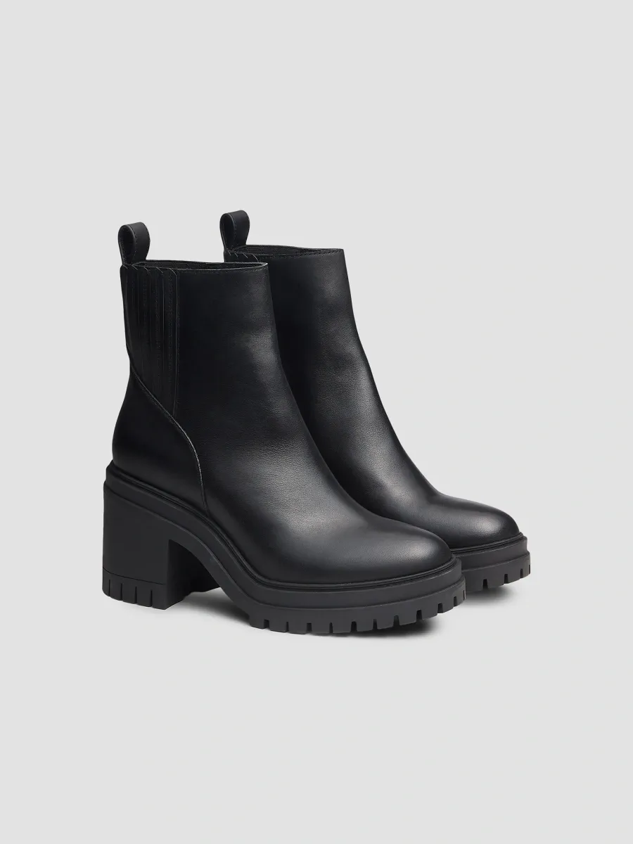 rag & bone Women's Bedford 90MM Leather Chelsea Boots | Thumbnail 2