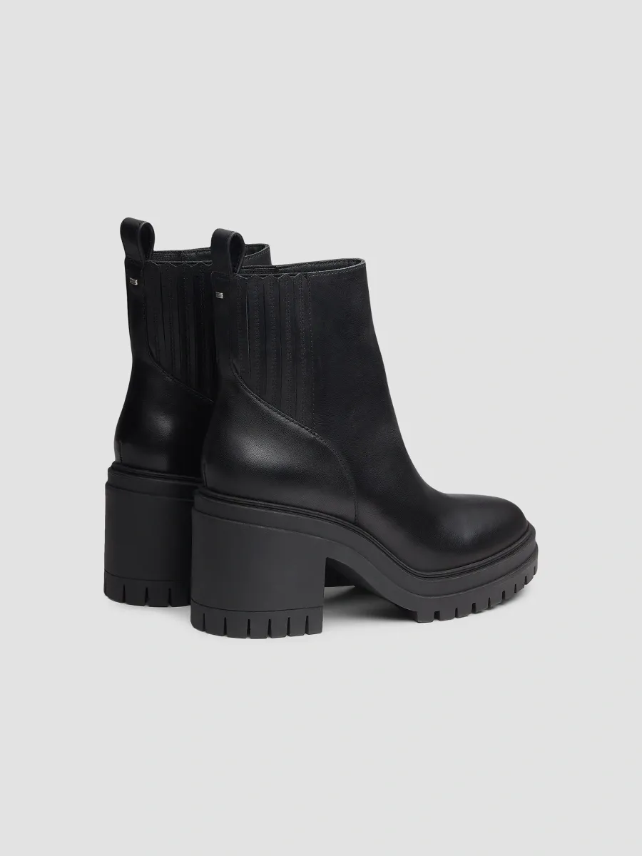 rag & bone Women's Bedford 90MM Leather Chelsea Boots | Thumbnail 3