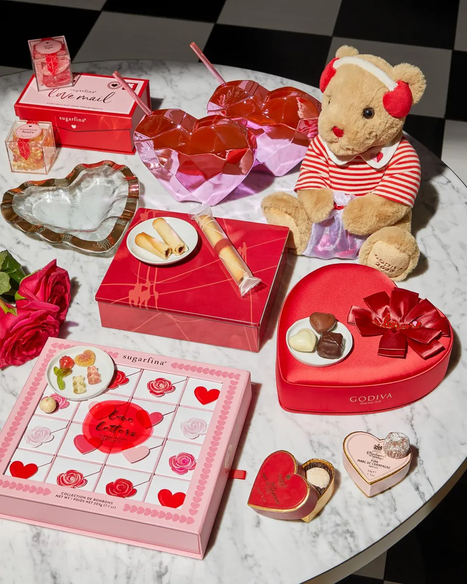 Charbonnel Et Walker Mini Heart Truffle Box | Thumbnail 3 Charbonnel Et Walker Mini Heart Truffle Box | Thumbnail 3