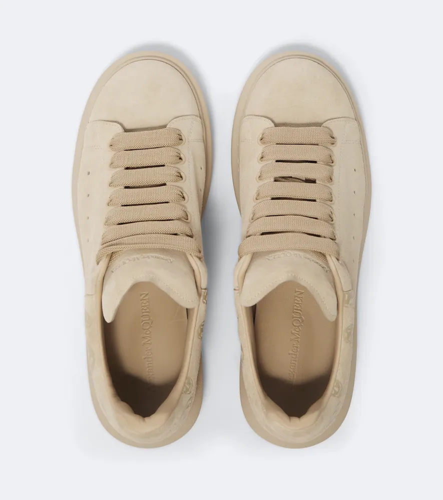 Alexander McQueen Oversized suede sneakers | Thumbnail 4 Alexander McQueen Oversized suede sneakers | Thumbnail 4