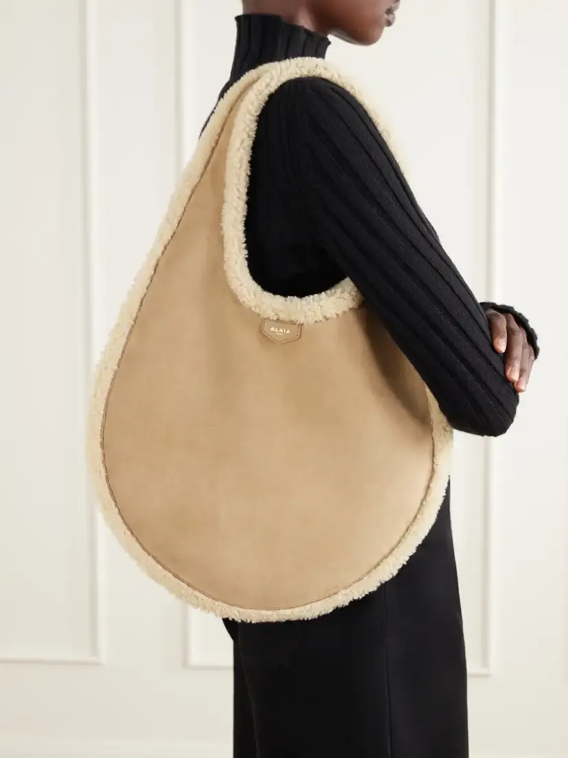 ALAÏA One Piece Medium Merino Shearling Shoulder Bag | Thumbnail 2 ALAÏA One Piece Medium Merino Shearling Shoulder Bag | Thumbnail 2