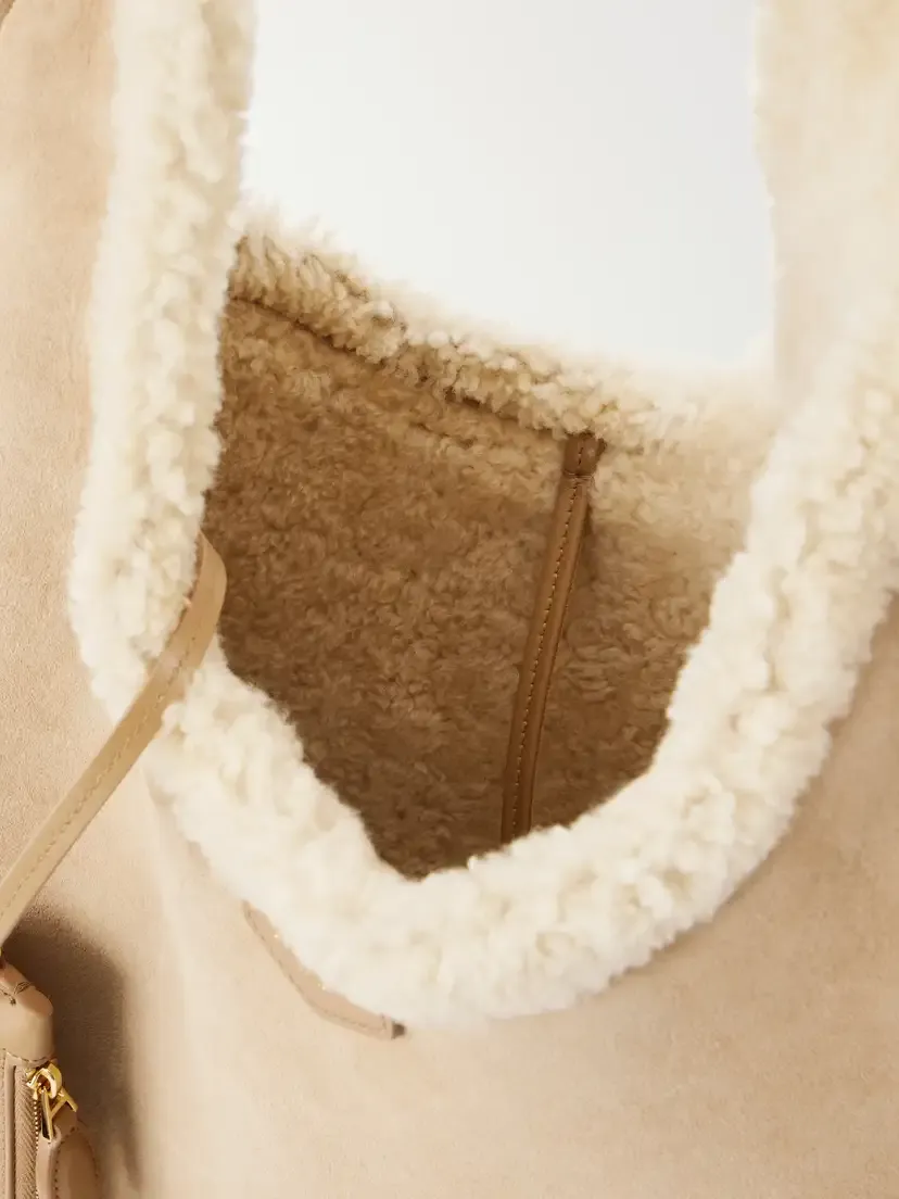 ALAÏA One Piece Medium Merino Shearling Shoulder Bag | Thumbnail 5 ALAÏA One Piece Medium Merino Shearling Shoulder Bag | Thumbnail 5