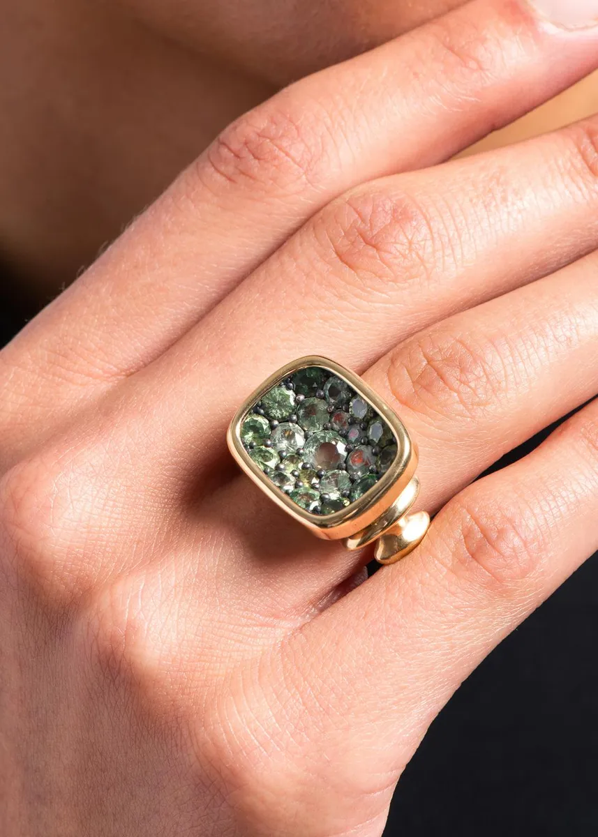 VRAM 18K Green Sapphire Ring | Thumbnail 2