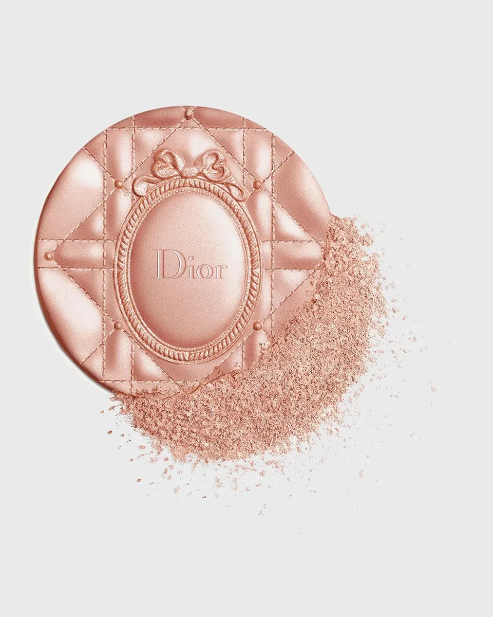 Dior Limited Edition Forever Glow Luminizer, 029 Frozen Medaillon | Thumbnail 2 Dior Limited Edition Forever Glow Luminizer, 029 Frozen Medaillon | Thumbnail 2