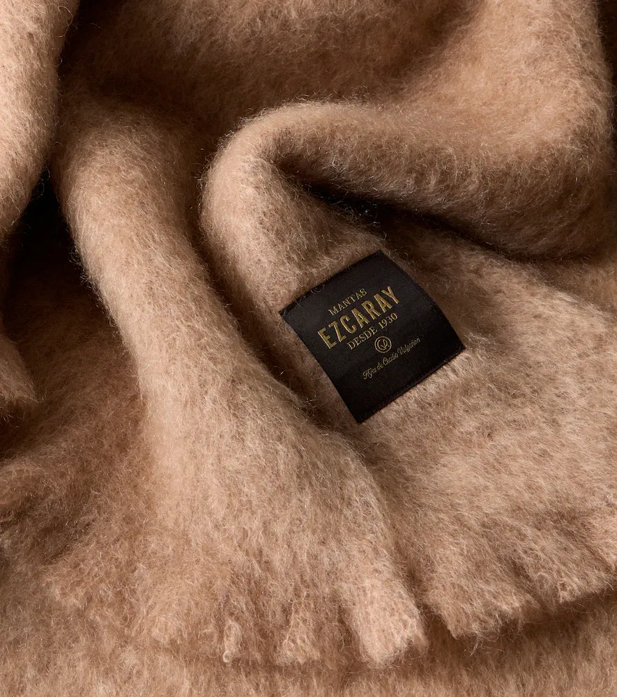 Mantas Ezcaray Mohair Lisos mohair and wool-blend throw | Thumbnail 4