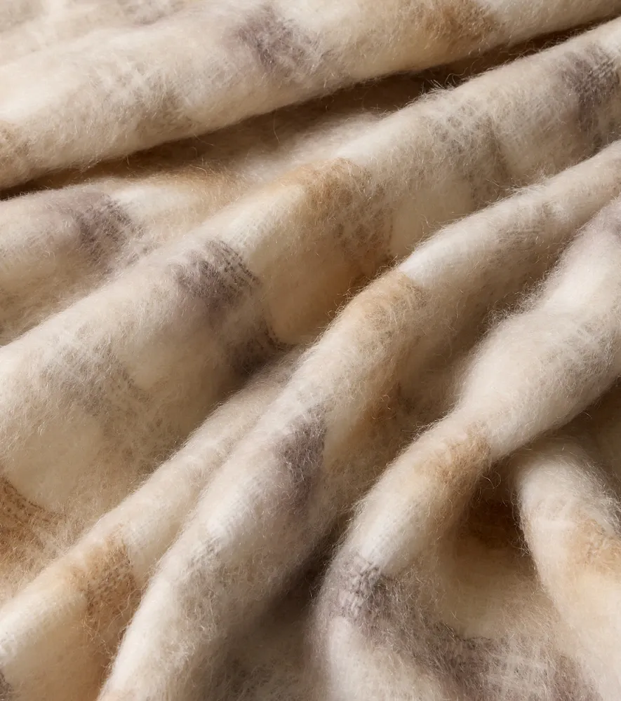 Mantas Ezcaray Mia fringed wool and mohair throw | Thumbnail 2