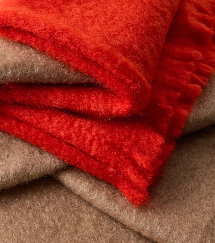 Mantas Ezcaray Mohair Lisos mohair and wool-blend throw | Thumbnail 4 Mantas Ezcaray Mohair Lisos mohair and wool-blend throw | Thumbnail 4