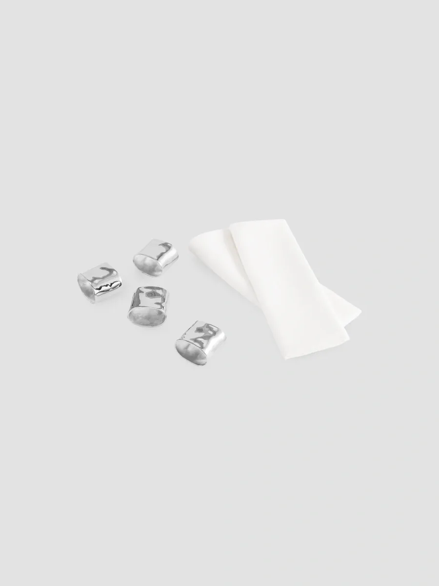 Michael Aram Reflective 8-Piece Napkin Ring & Napkin Gift Set | Thumbnail 3 Michael Aram Reflective 8-Piece Napkin Ring & Napkin Gift Set | Thumbnail 3