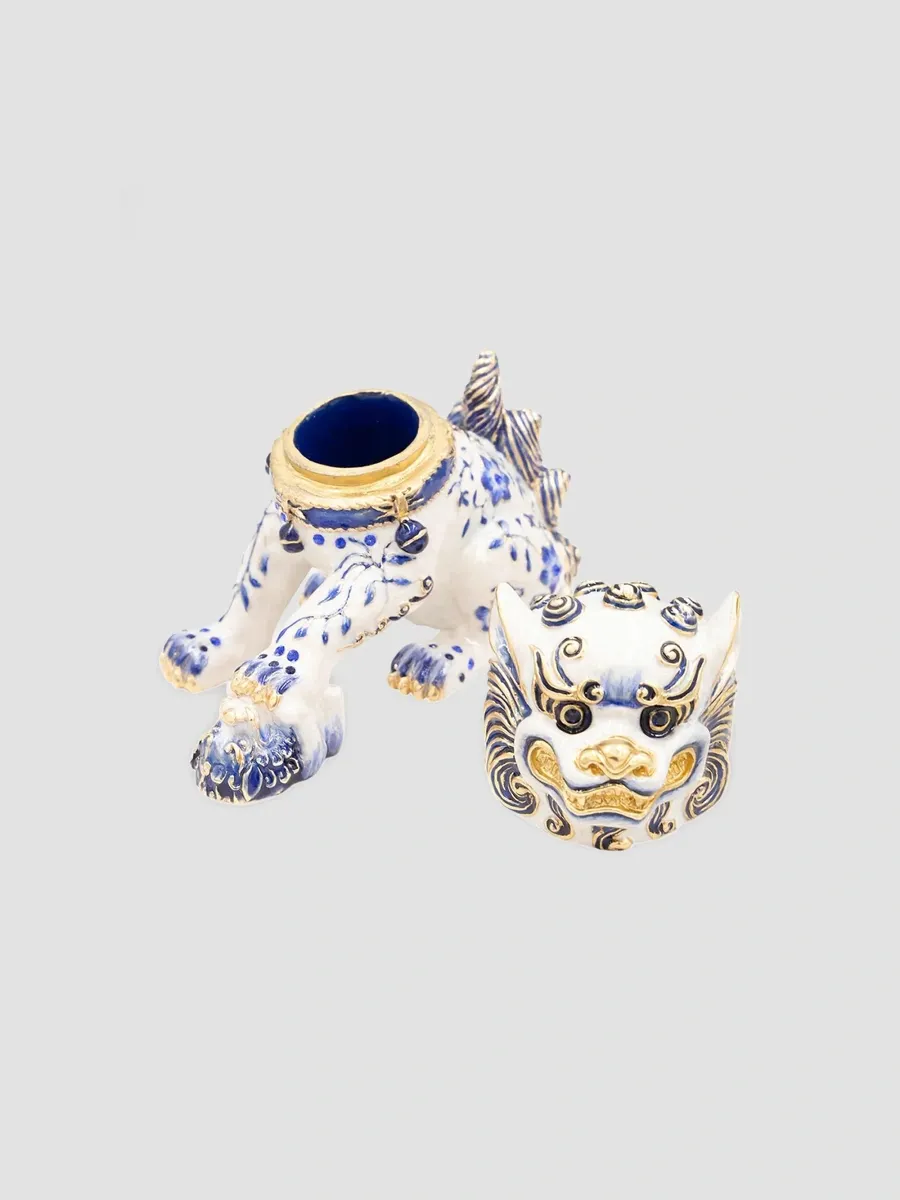 Jay Strongwater Delft Garden Yin Foo Dog Chinoiserie Figurine | Thumbnail 5 Jay Strongwater Delft Garden Yin Foo Dog Chinoiserie Figurine | Thumbnail 5