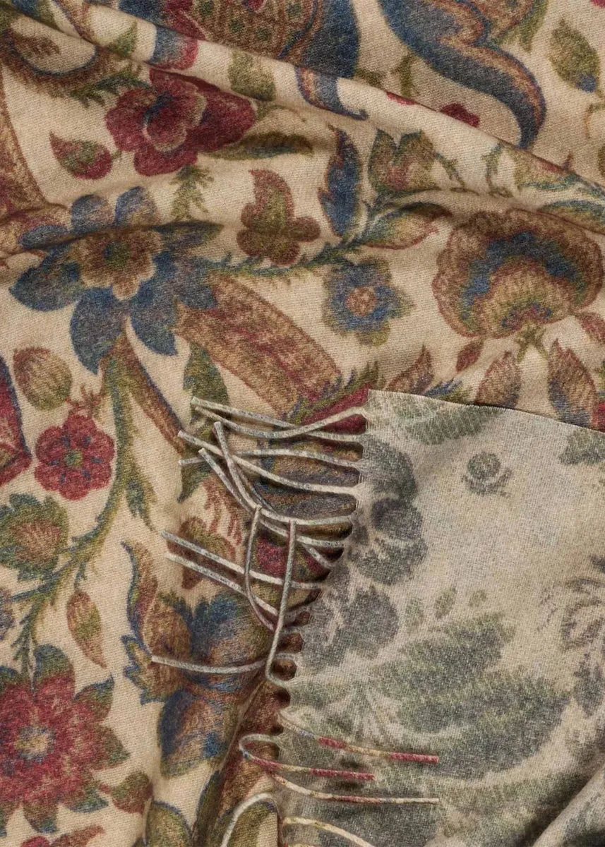 Alonpi Floral Cashmere Throw | Thumbnail 4 Alonpi Floral Cashmere Throw | Thumbnail 4