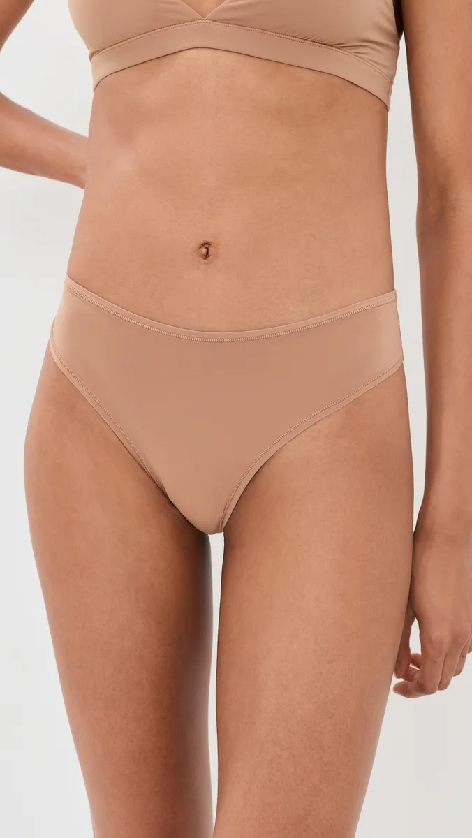 Skims Thong | Thumbnail 2