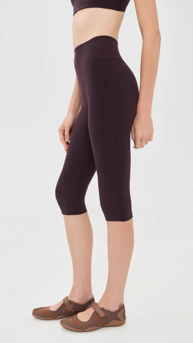 NikeSKIMS Studio Stretch Capri Leggings 17 | Thumbnail 4 NikeSKIMS Studio Stretch Capri Leggings 17 | Thumbnail 4