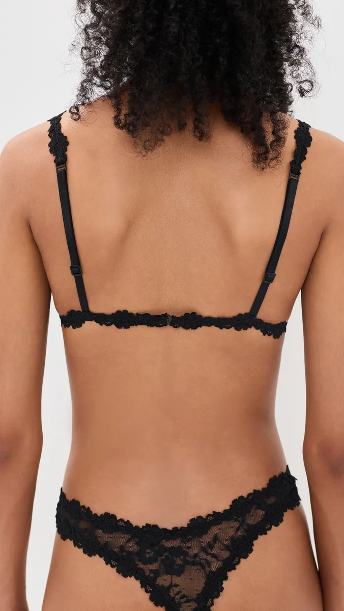 Skims Lace Thong | Thumbnail 3