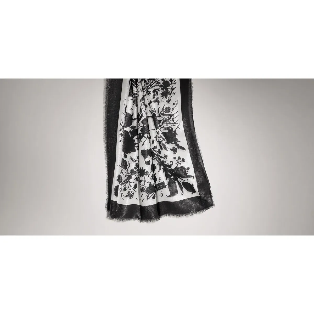 Gucci Wool Silk Lamé Shawl | Thumbnail 3 Gucci Wool Silk Lamé Shawl | Thumbnail 3