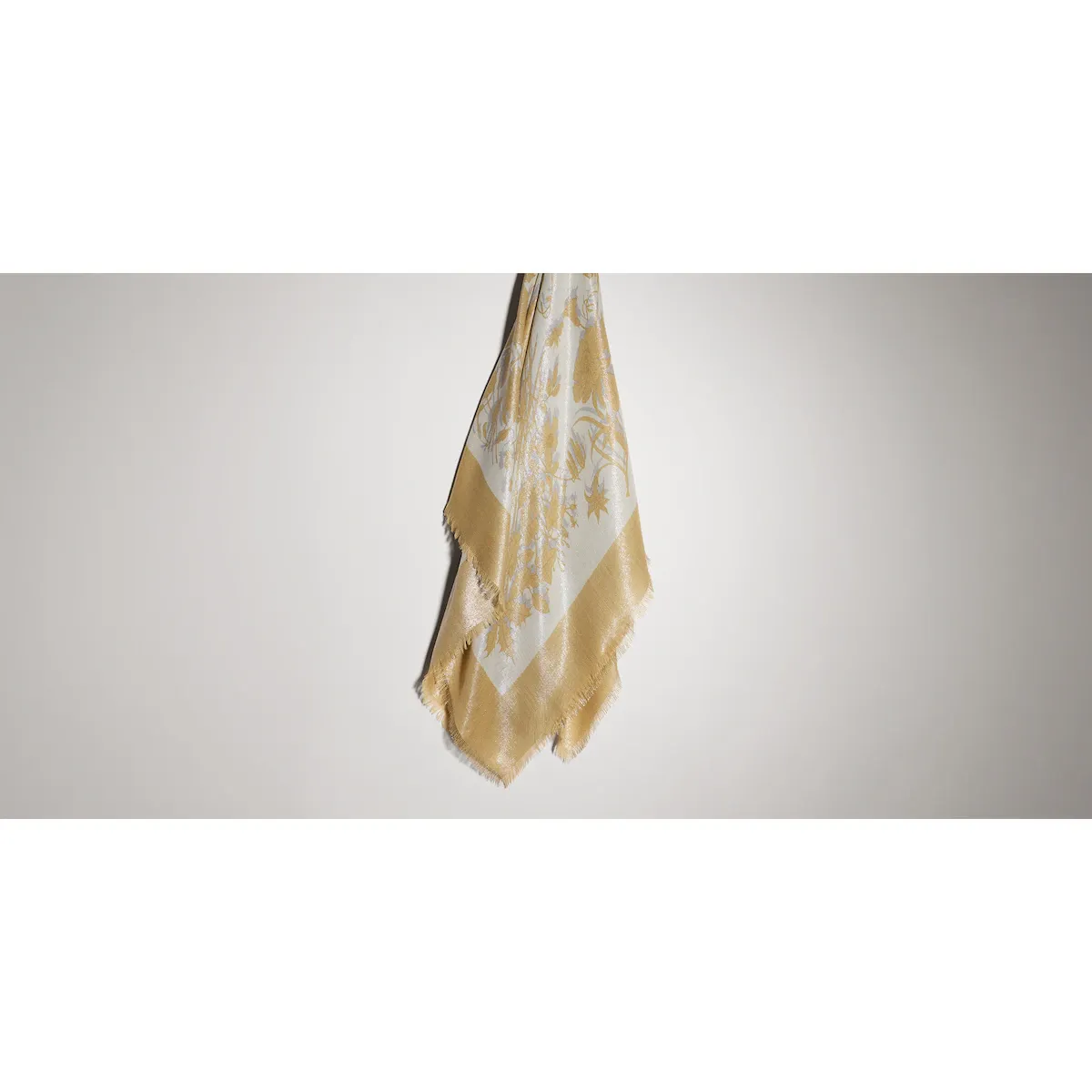 Gucci Wool Silk Lamé Shawl | Thumbnail 3 Gucci Wool Silk Lamé Shawl | Thumbnail 3