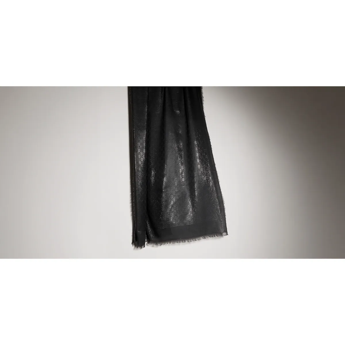 Gucci GG Wool Silk Lamé Jacquard Shawl | Thumbnail 3 Gucci GG Wool Silk Lamé Jacquard Shawl | Thumbnail 3