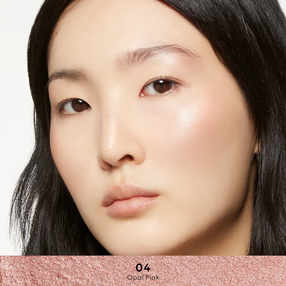 Gucci 04, Gucci Glow Highlighter Powder | Thumbnail 3 Gucci 04, Gucci Glow Highlighter Powder | Thumbnail 3
